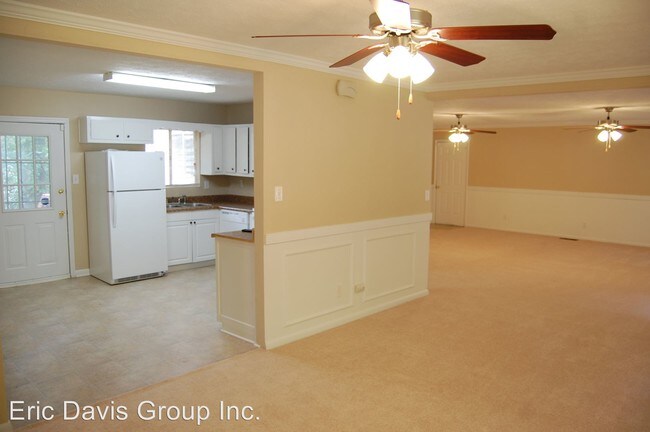 Building Photo - 8497 Stonewall Jackson Dr