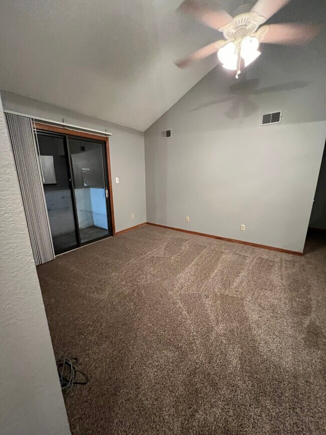 Living room - 10205 E 63rd Ter