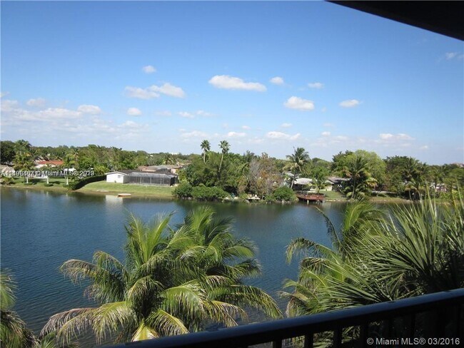Foto del edificio - 14415 N Kendall Dr