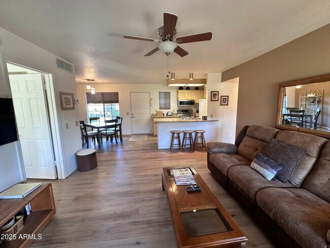 Foto del edificio - 17031 E El Lago Blvd