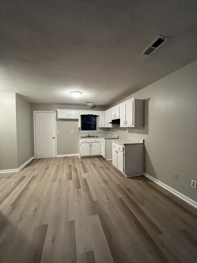 Building Photo - 270 N Main St