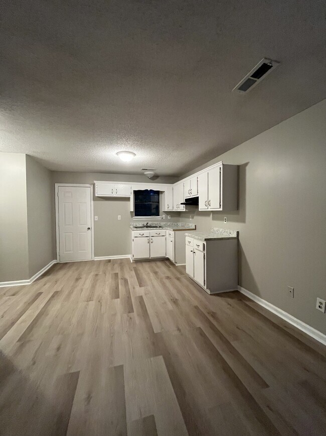 Foto del edificio - 270 N Main St