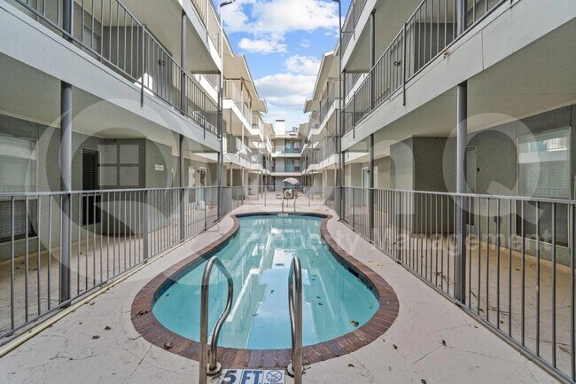 Foto del edificio - 4502 Gaston Ave