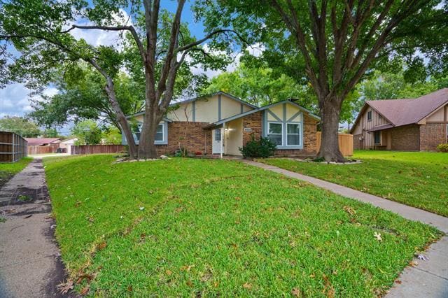 Building Photo - 2520 Majestic Dr