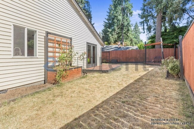 Building Photo - 6610 NE 67th Cir