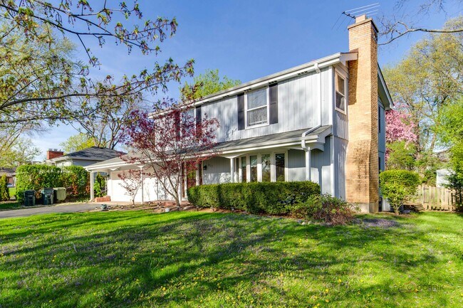 Foto del edificio - 813 Meadow Ln