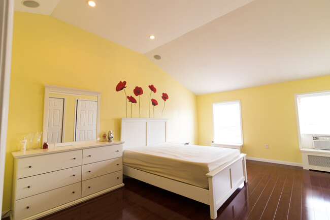master bedroom on 3rd fl - 633 Washington Ave