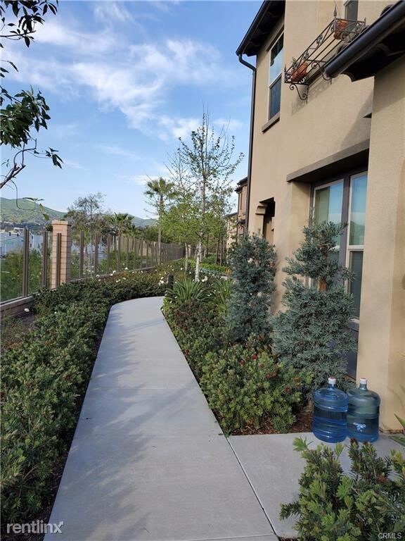 Primary Photo - 3 br, 2 bath Townhome - 128 Finch