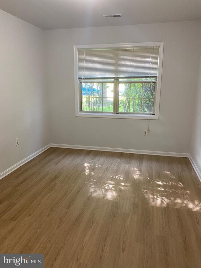 Building Photo - 8598 Burlington Ct