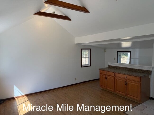 Building Photo - Charming Private Cottage in San Anselmo