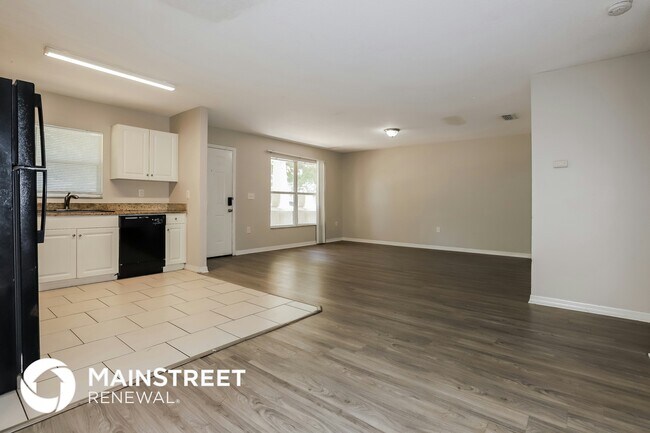 Building Photo - 2147 16th Ave S