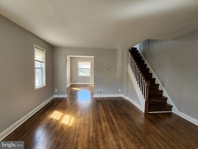 Building Photo - 969 Arncliffe Rd