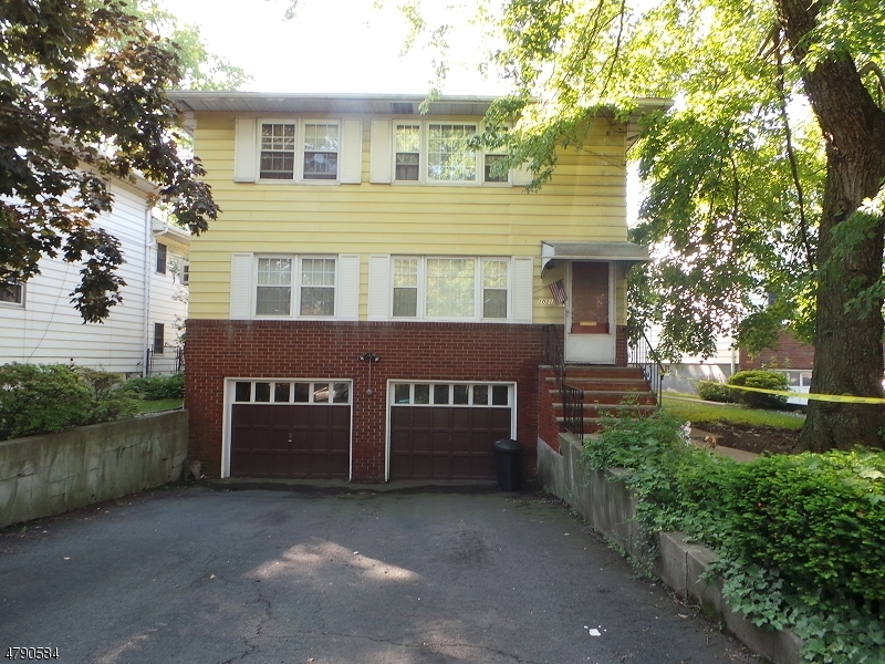Primary Photo - 1021 Burnet Ave