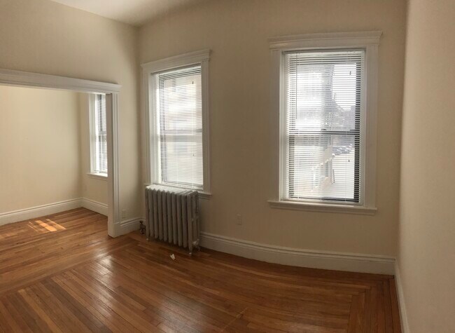 Building Photo - 468 Park Dr