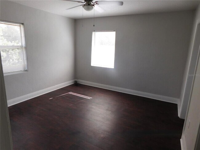 Foto del edificio - 7383 Waverly Rd