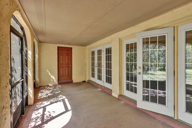 Foto del edificio - Move in ready 2 bedroom/ 1 bathroom condo!