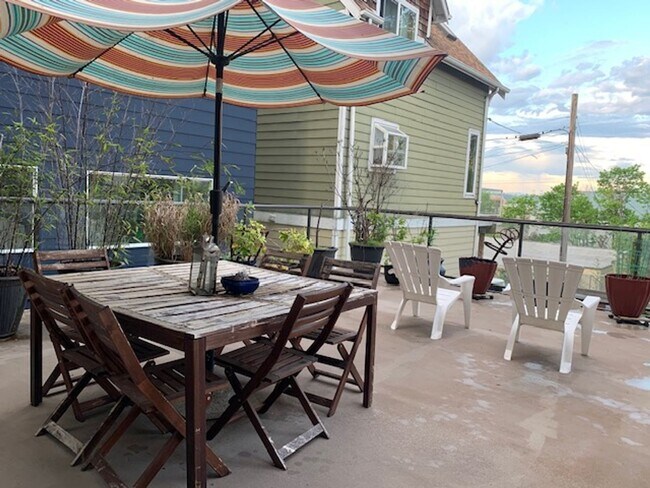 Foto del edificio - Great 1bed/1bath condo with in unit laundr...