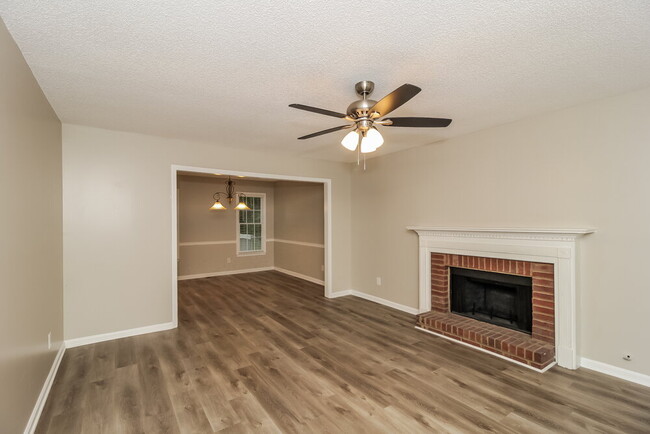 Building Photo - 1785 Fairfax Dr