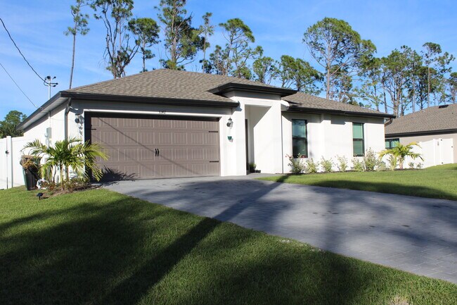 Building Photo - 3142 Lamarque Ave