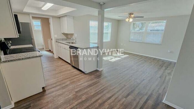 Building Photo - 6914 Tierra Verde St
