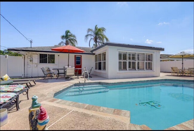 Foto del edificio - 4295 Crestdale St