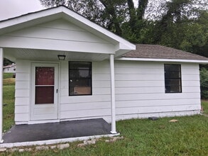Building Photo - 700 Attalla Pl