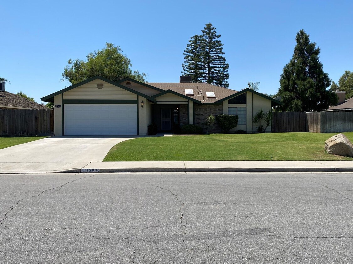 Primary Photo - 12909 Hillary Way