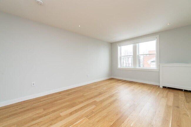 Building Photo - 123-125 Highland Ave. Unit 21D