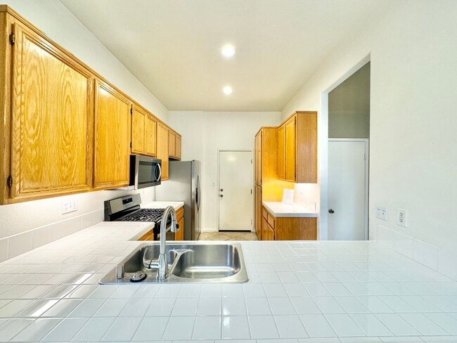 Foto del edificio - Beautiful 3Bd/2.5Ba available in Mira Mesa...