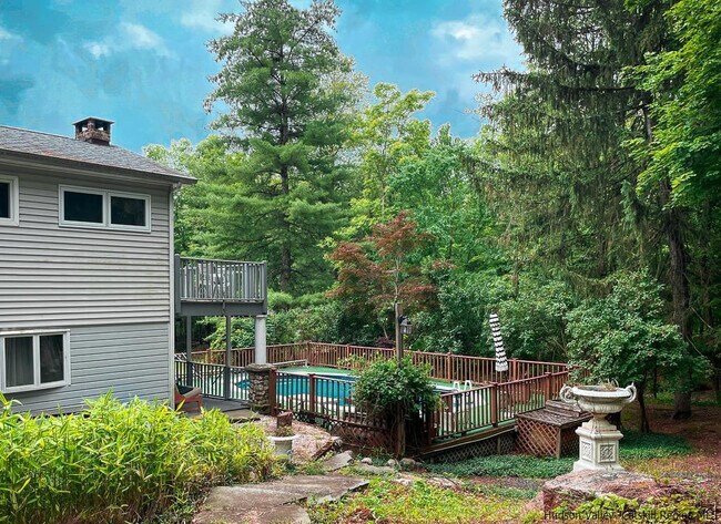 Foto del edificio - 47 Camp Ridge Rd