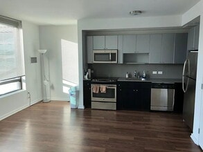 Building Photo - 400 Clementina St