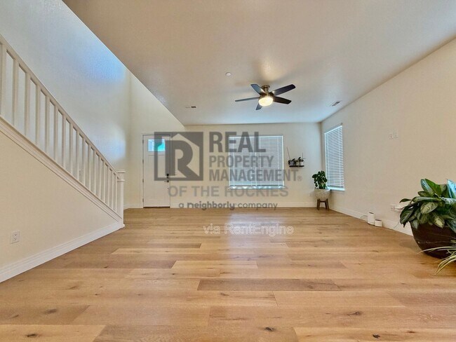 Foto del edificio - 1203 Bon Homme Richard Dr