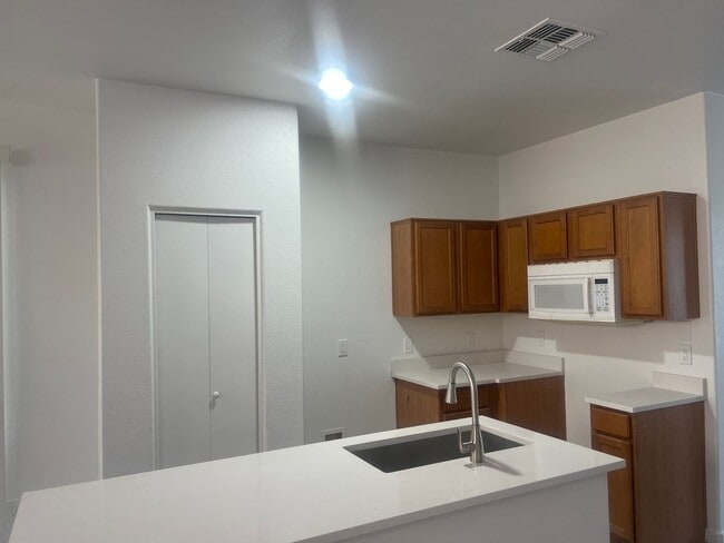 4 Bedroom - 4 Bedroom House