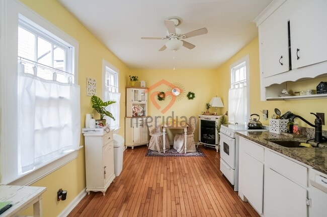 Building Photo - 1 bed / 1 bath ~ Fully Furnished