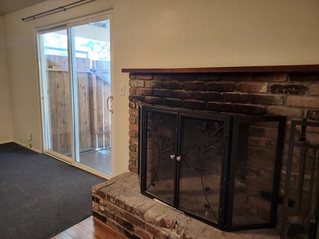 Building Photo - 2145 Primrose St