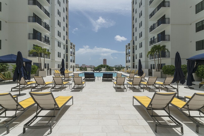 Building Photo - 101 Via Mizner