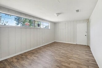 Building Photo - 5711 Ridgeway Dr