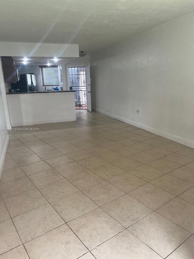 Building Photo - 1663 NE Miami Gardens Dr