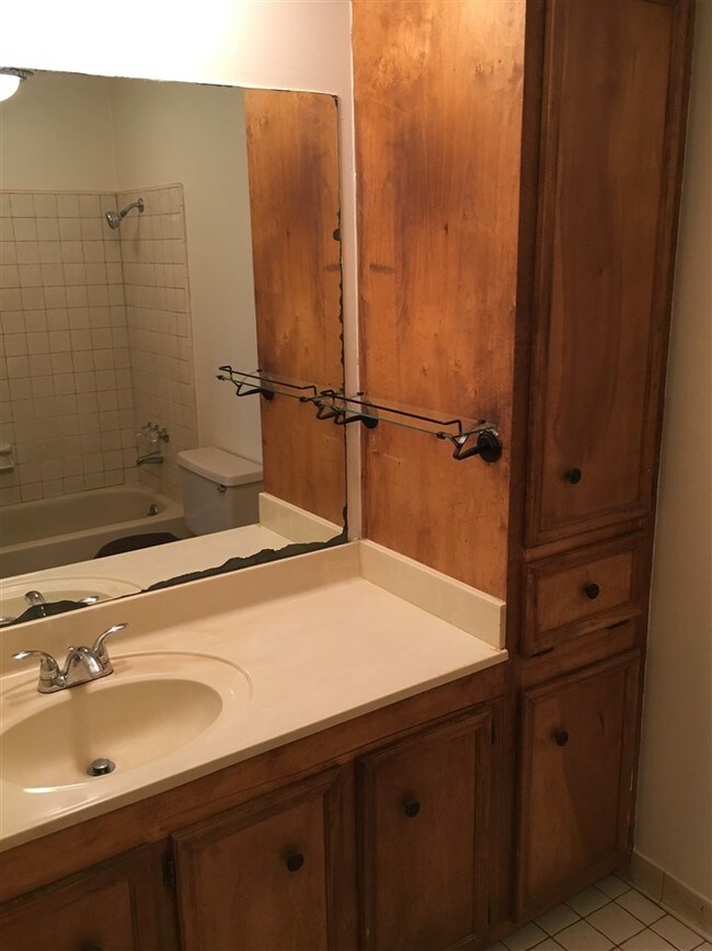 Foto del edificio - 1708 Rosemont Cir