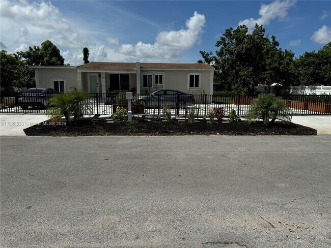 Foto del edificio - 1001 NW 148th St