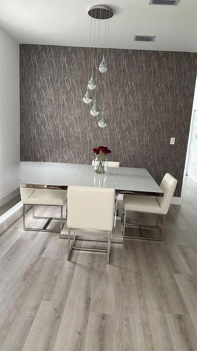 Foto del edificio - 10908 W 32nd Ln