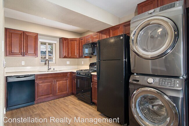 Building Photo - 4019 Oakcrest Dr