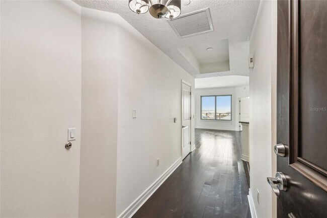 Building Photo - 1209 E Cumberland Ave