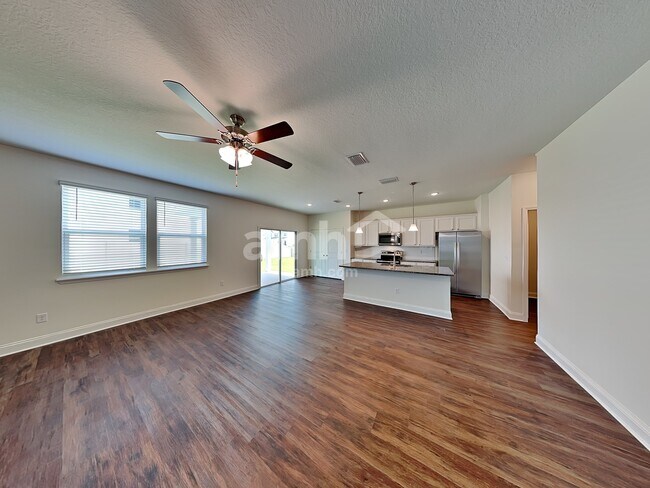 Building Photo - 216 Banyan Frst Dr