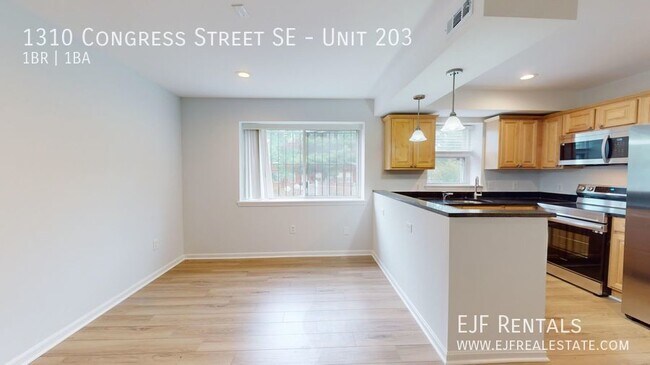 Building Photo - Randle Heights Renovated & Gorgeous One Be...
