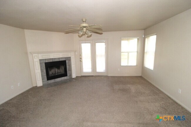 Building Photo - 2301 Eppinette Dr