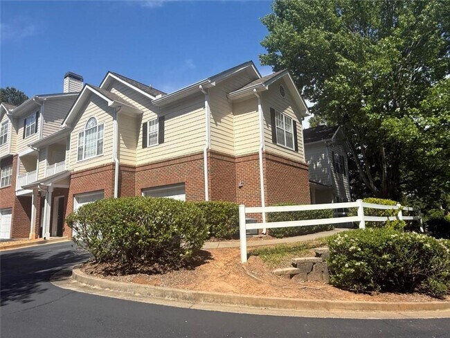 Foto del edificio - 411 Spring Heights Ln