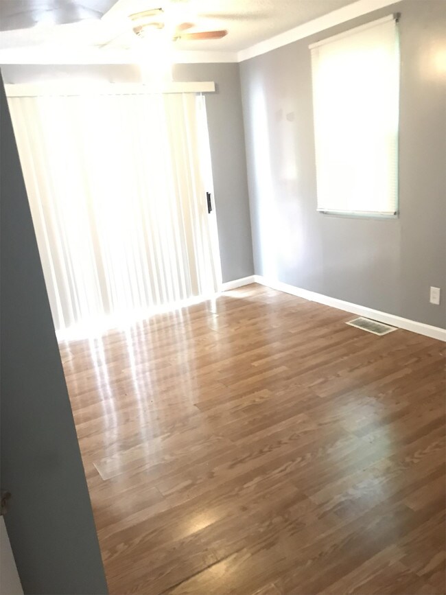 Building Photo - 10234 Imperial Dr