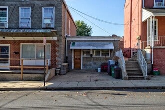 Building Photo - 816 6th St
