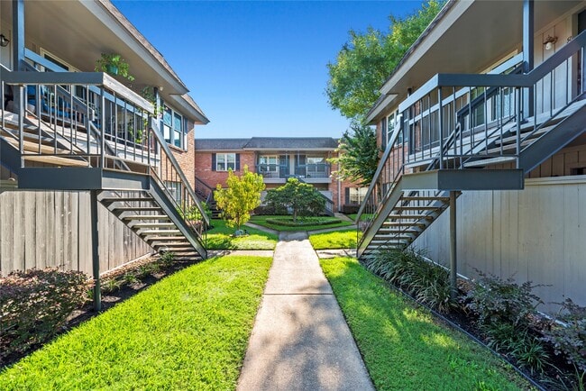 Building Photo - 1223 Augusta Dr